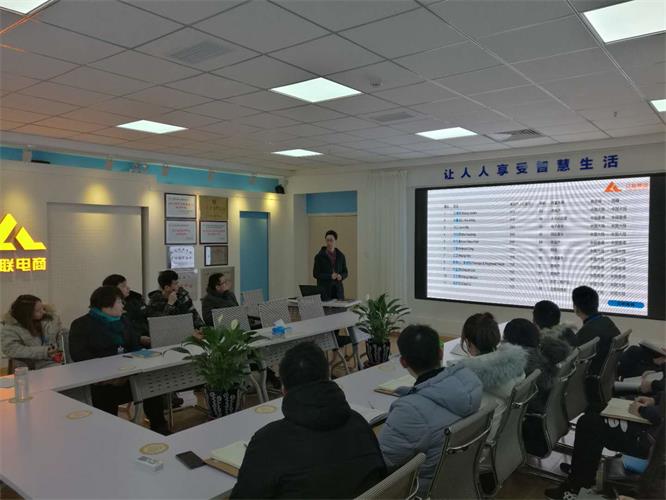 立异培训理念，，，，，打造有战斗力的团队！